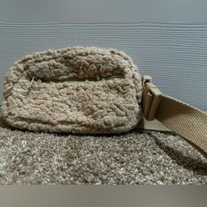 Wild Fable Sherpa Crossbody / Belt Bag – Beige Fleece Fanny Pack